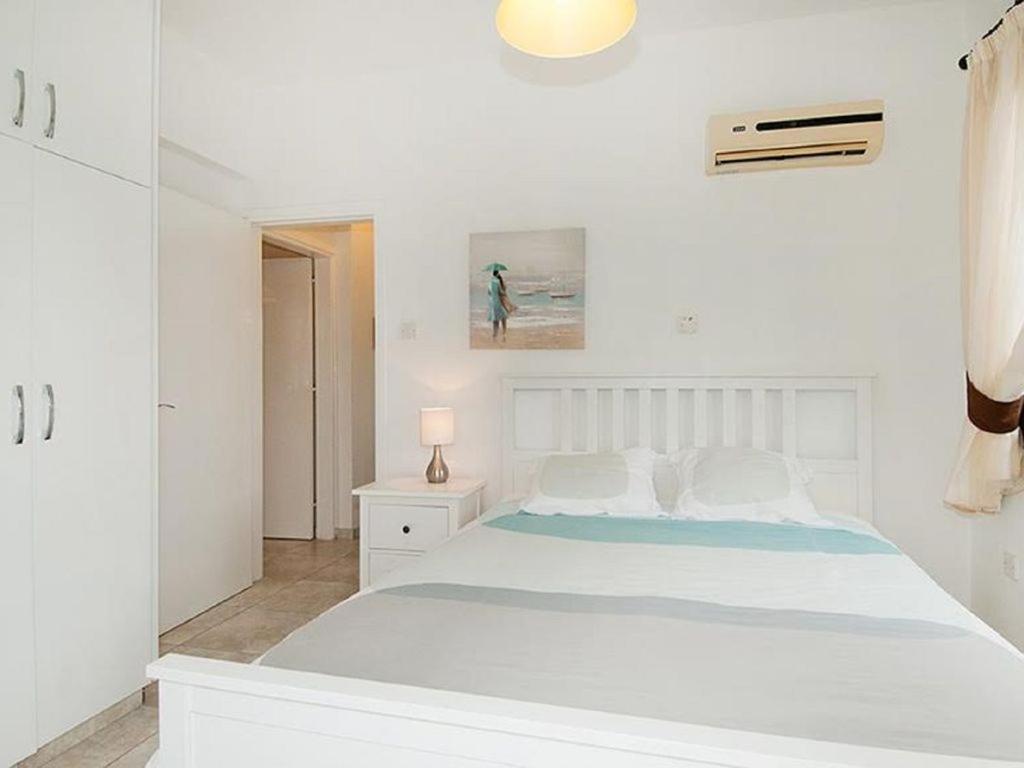 Beautiful 2-Bedroom Apartment - Great Location Пафос Екстериор снимка