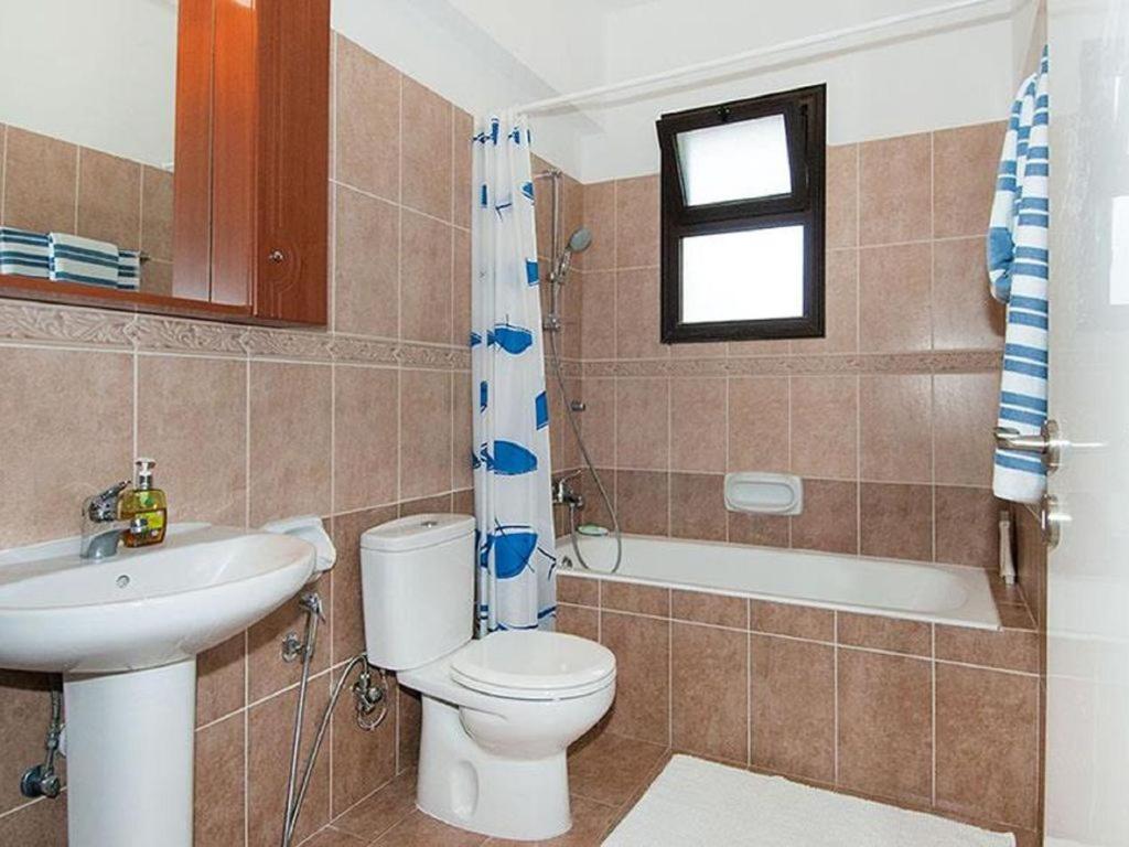 Beautiful 2-Bedroom Apartment - Great Location Пафос Екстериор снимка