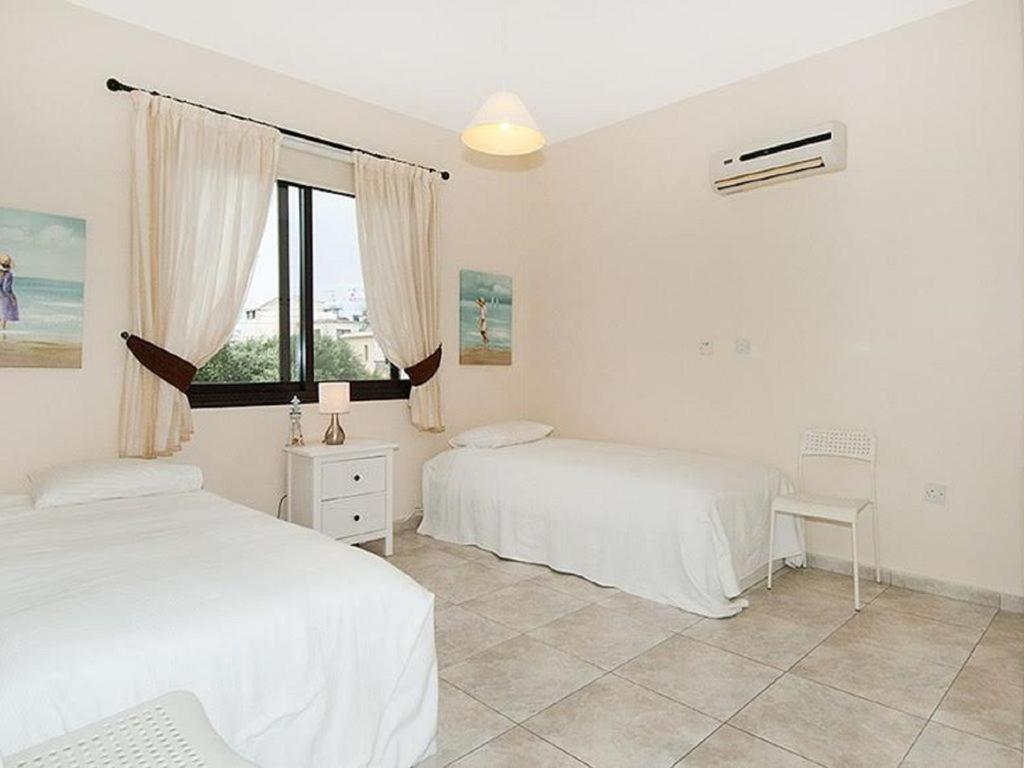 Beautiful 2-Bedroom Apartment - Great Location Пафос Екстериор снимка